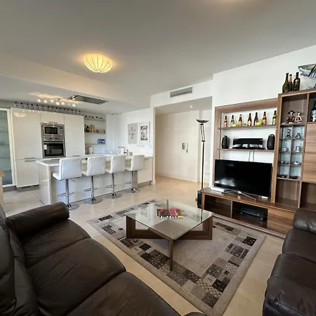 C028-nice With Terrace - Close To The Appartamento *