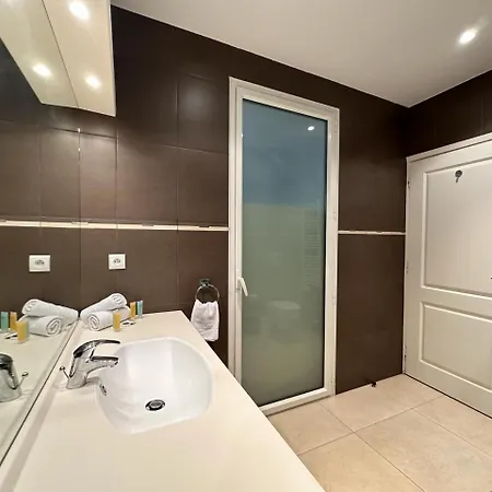 C028-nice With Terrace - Close To The Apartment